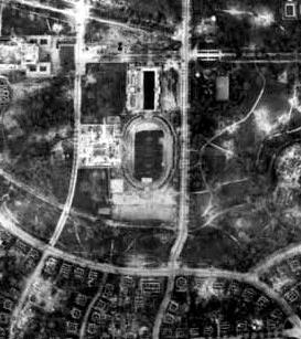 Luftaufnahme der zerstörten Ilgen-Kampfbahn in Dresden 1945